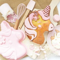 UNICORN 4PC UTENSILS BAKING GIFT BOX