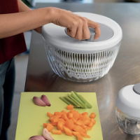 WHITE SALAD SPINNER W/LID CM 26 SPIN&STORE